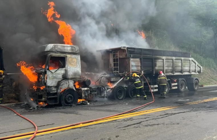 BR-116: após motorista perceber pane na caixa de marchas, fogo destrói cabine de carreta