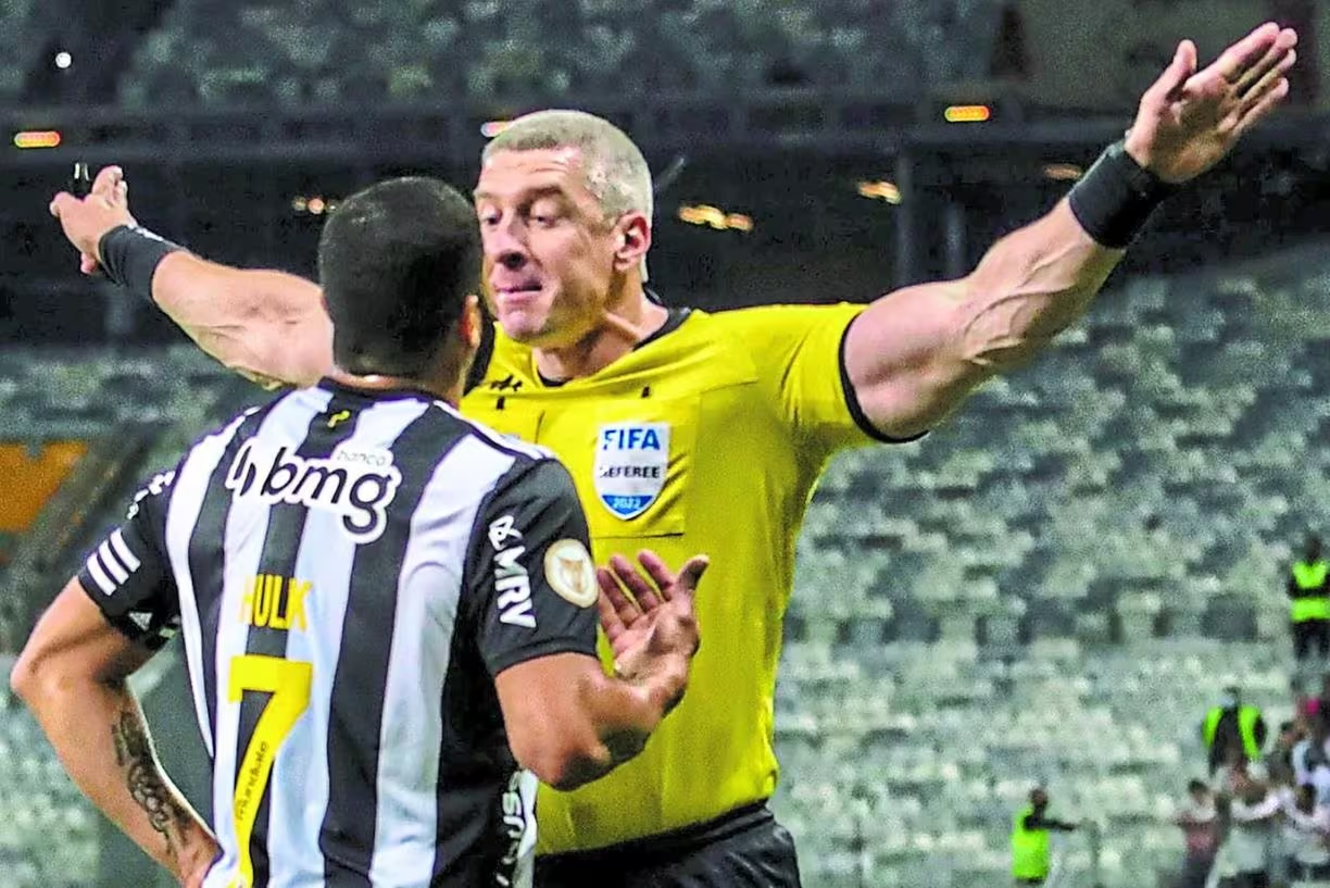 Atlético-MG foi o 2º time mais indisciplinado do Brasileirão em 2023