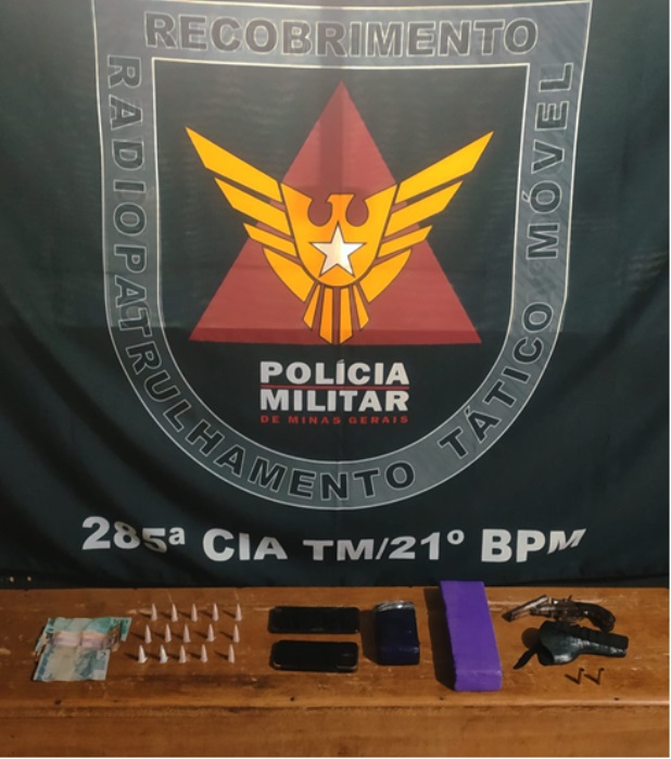 Homens são presos por tráfico de drogas e posse ilegal de arma de fogo