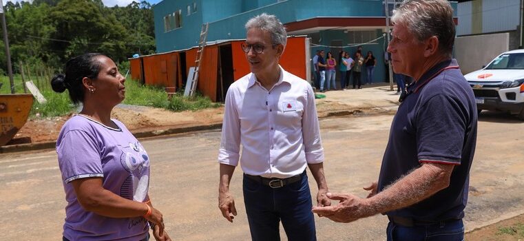 Zema visita obras de UBS em Coimbra e vistoria ruas em Ervália