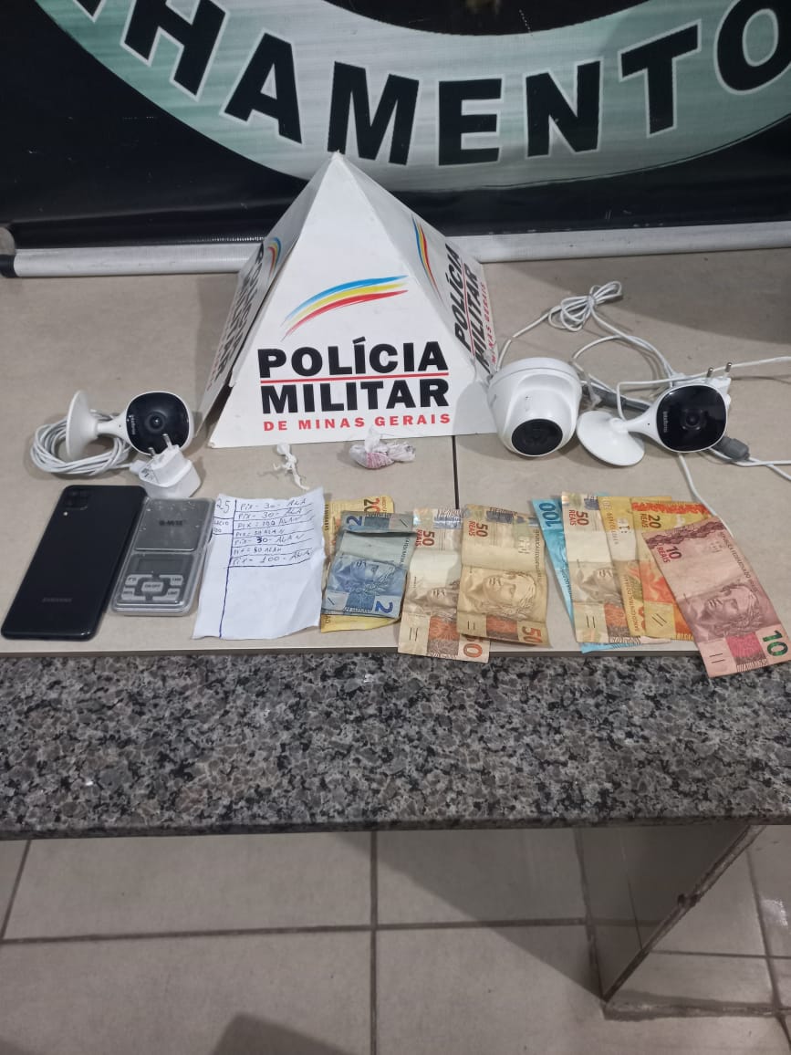 Uma mulher e três homens são detidos por tráfico de drogas no Santo Antônio, em Viçosa