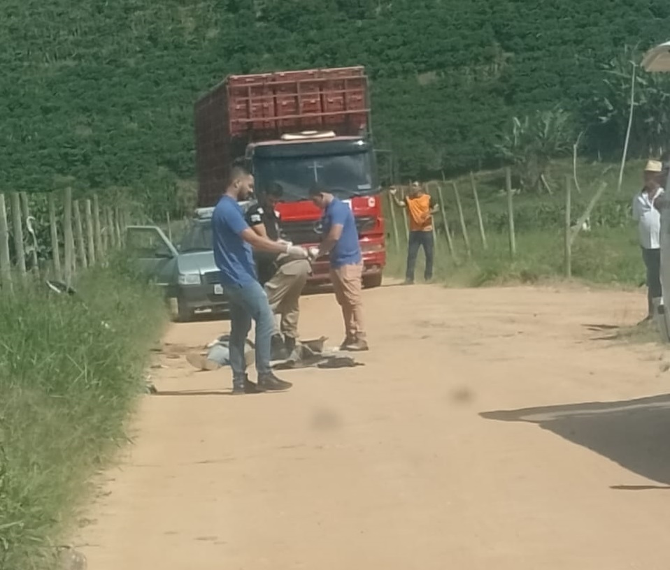 Dupla é presa suspeita de participação em assassinato na zona rural de Ervália