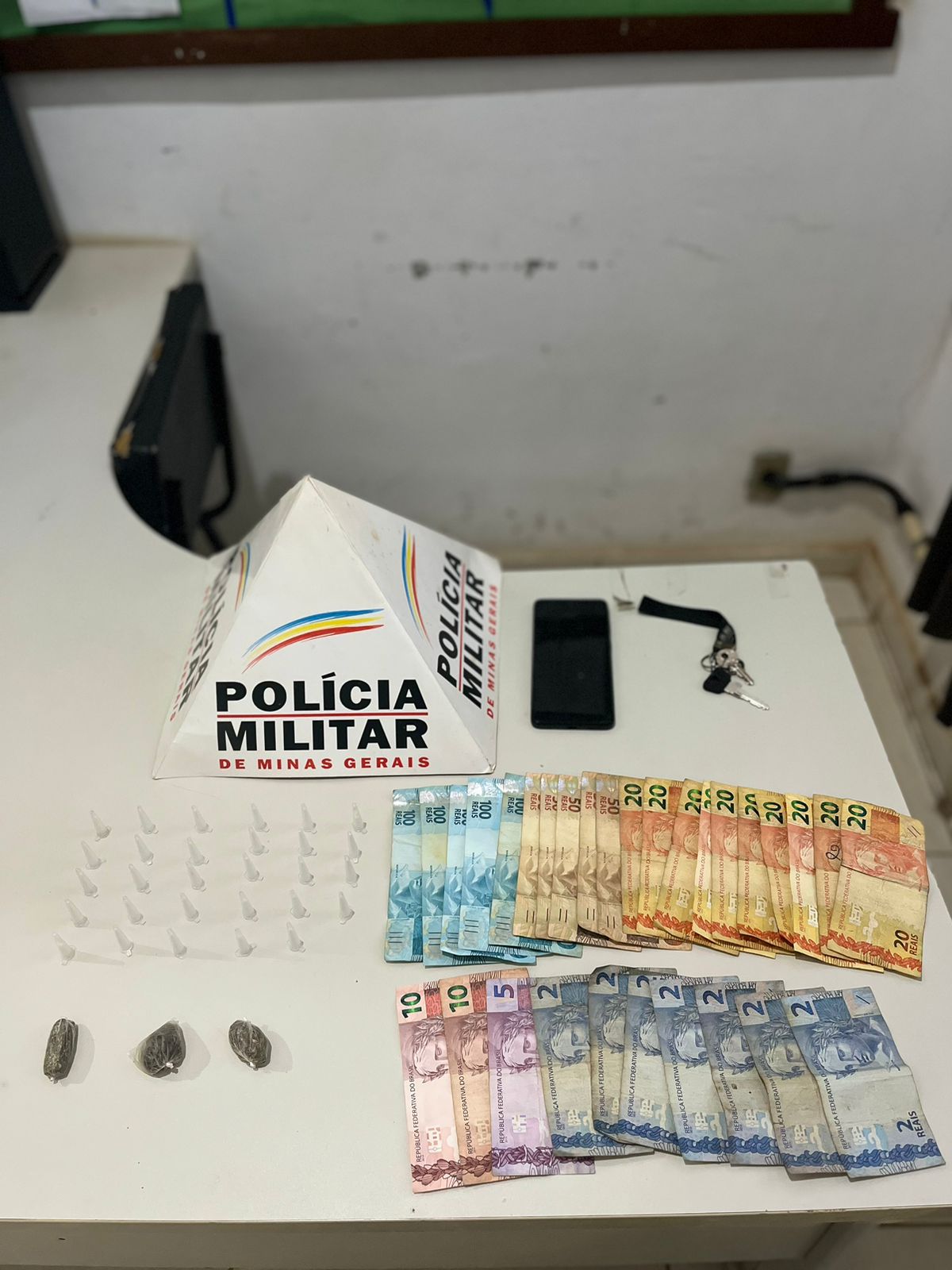 Polícia Militar apreende drogas em Paula Cândido