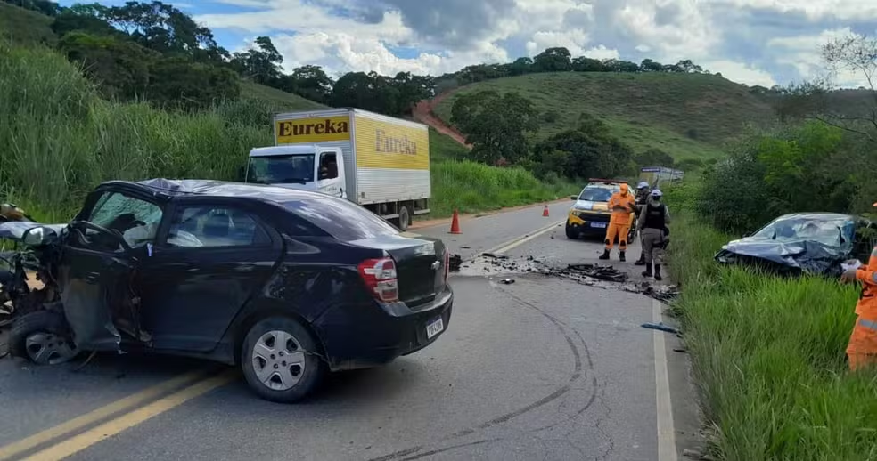 Homem morre preso às ferragens após acidente na MG-447, em Ubá