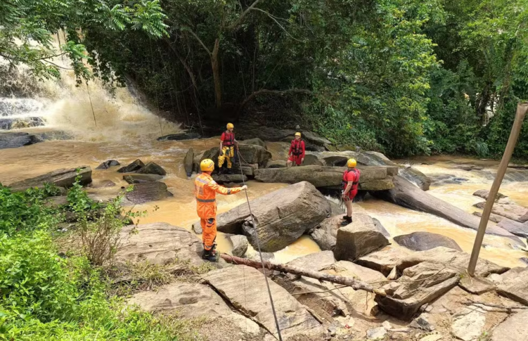 Além Paraíba: corpo de idosa desaparecida é encontrado em cachoeira