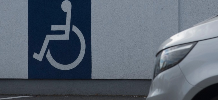 Governo de Minas muda regras do ICMS e IPVA de veículos para pessoas com deficiência