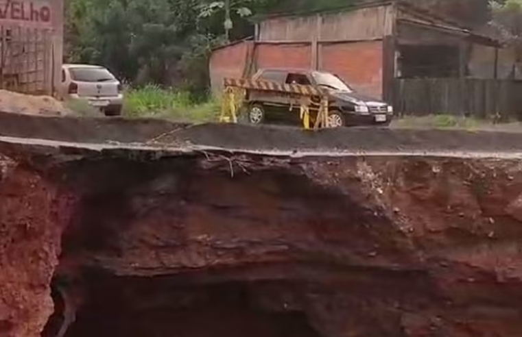 Após trecho desmoronar, MGC-482 é interditada por tempo indeterminado