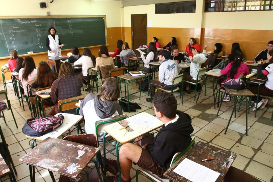 Depois de 5 anos de tramitação, lei que garante condições de trabalhos a professores é sancionada