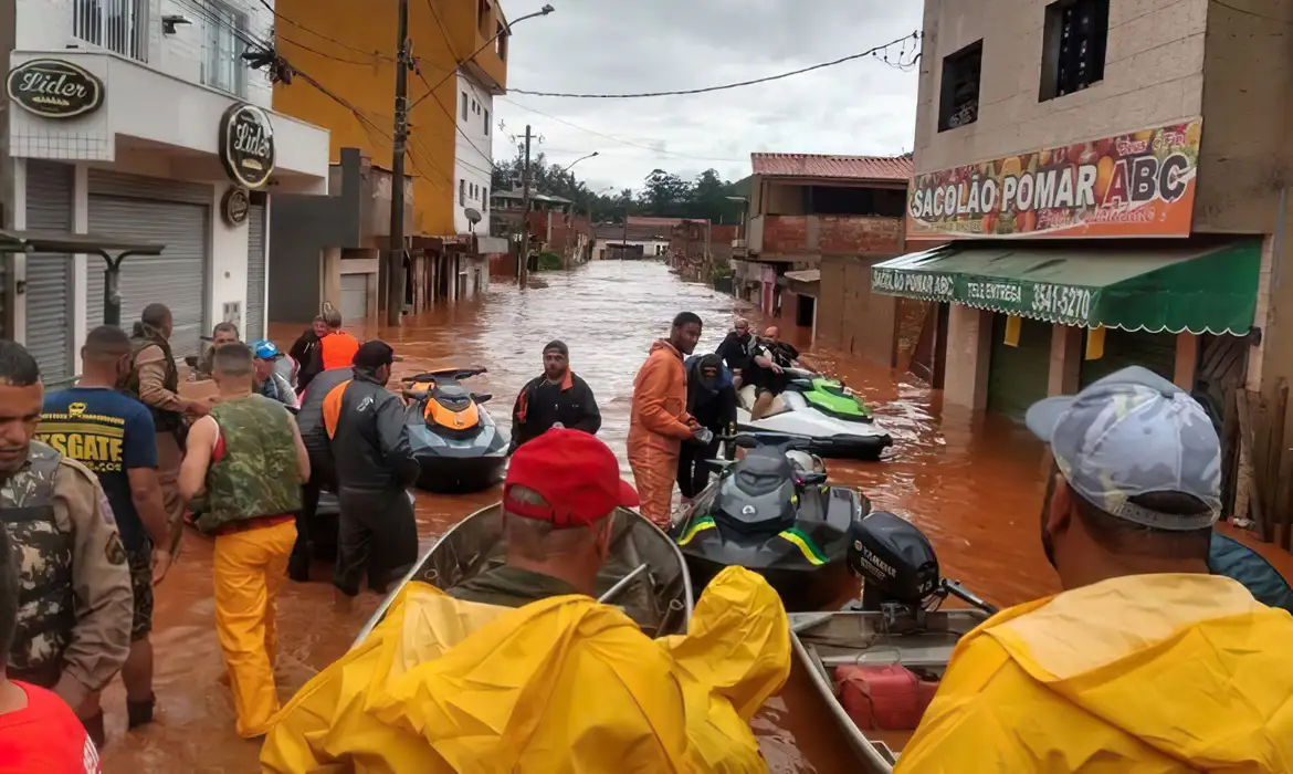 Defesa Civil mantém alerta para chuvas fortes em toda Minas Gerais