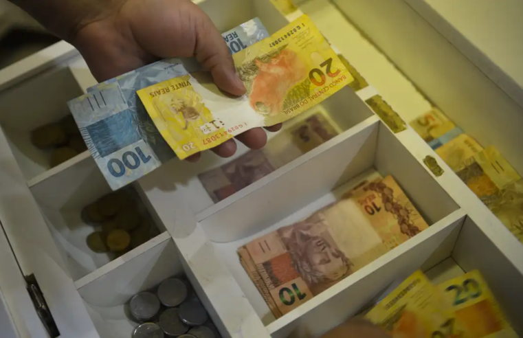 Salário mínimo de R$1.412 entra em vigor nesta segunda, 29