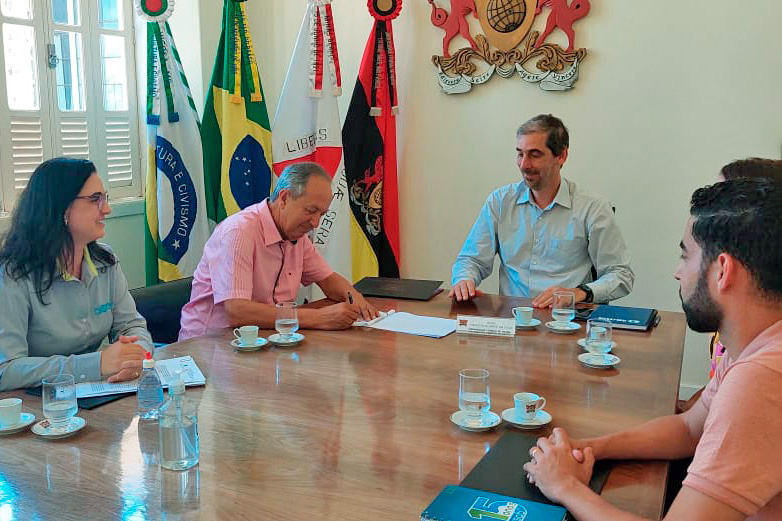 UFV firma acordo para análise da qualidade da água na Zona da Mata