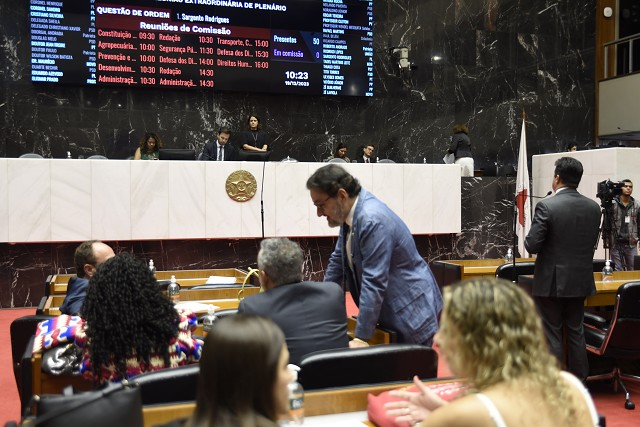 Orçamento de Minas para 2024 é sancionado com veto de Zema
