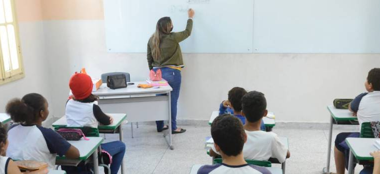 Servidores da Educação têm entre 19 e 21/2 para solicitar remoção do quadro estadual