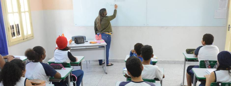 Servidores da Educação têm entre 19 e 21/2 para solicitar remoção do quadro estadual