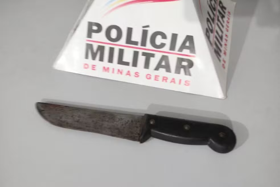 Pai esfaqueia o próprio filho após discussão em Muriaé