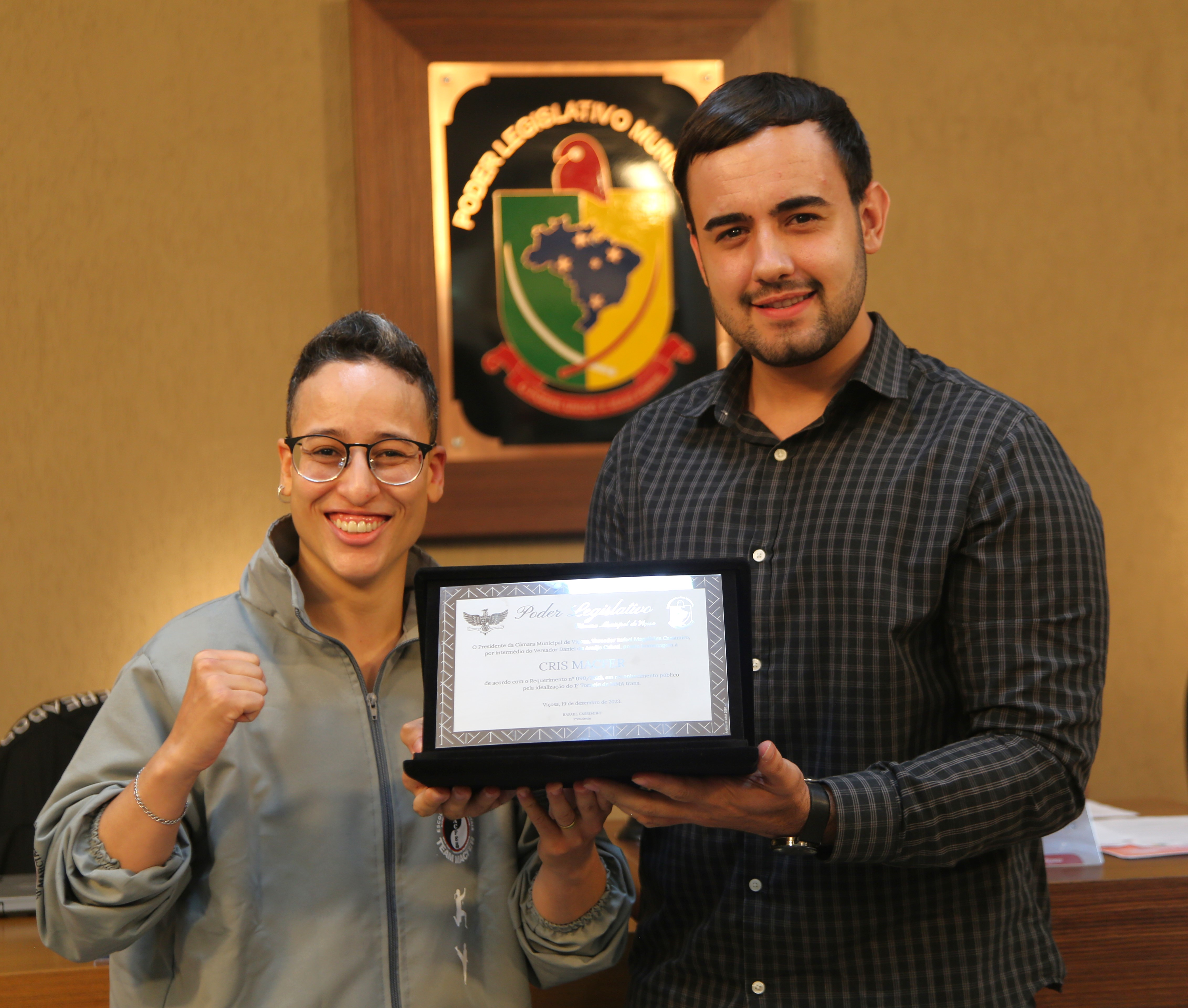 Idealizador do 1º Torneio de MMA Trans do mundo é homenageado na Câmara de Viçosa