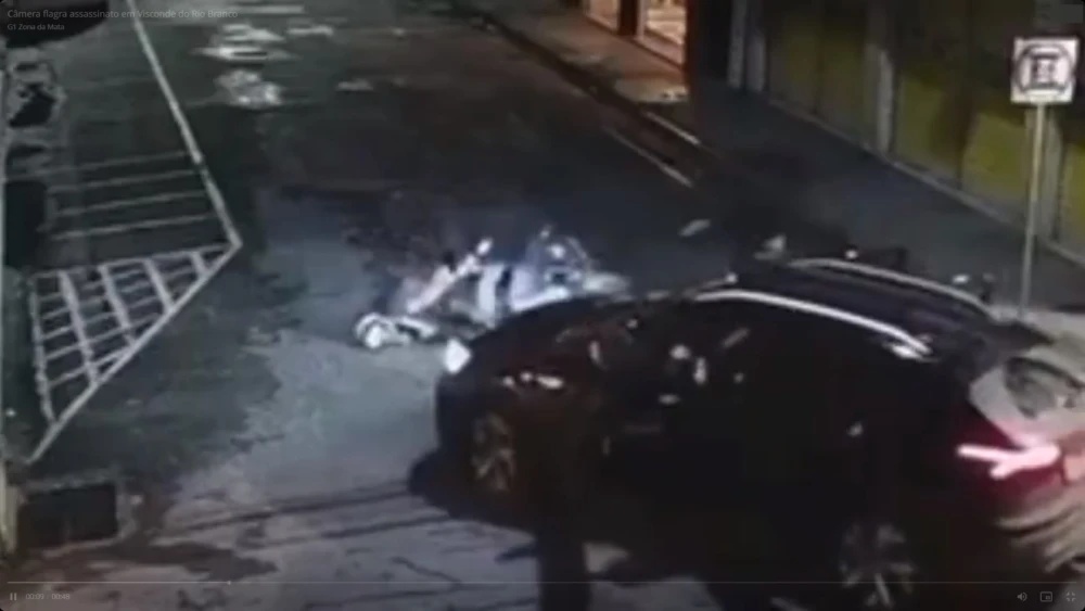 Vídeo: Jovem é executado a tiros no centro de Visconde do Rio Branco