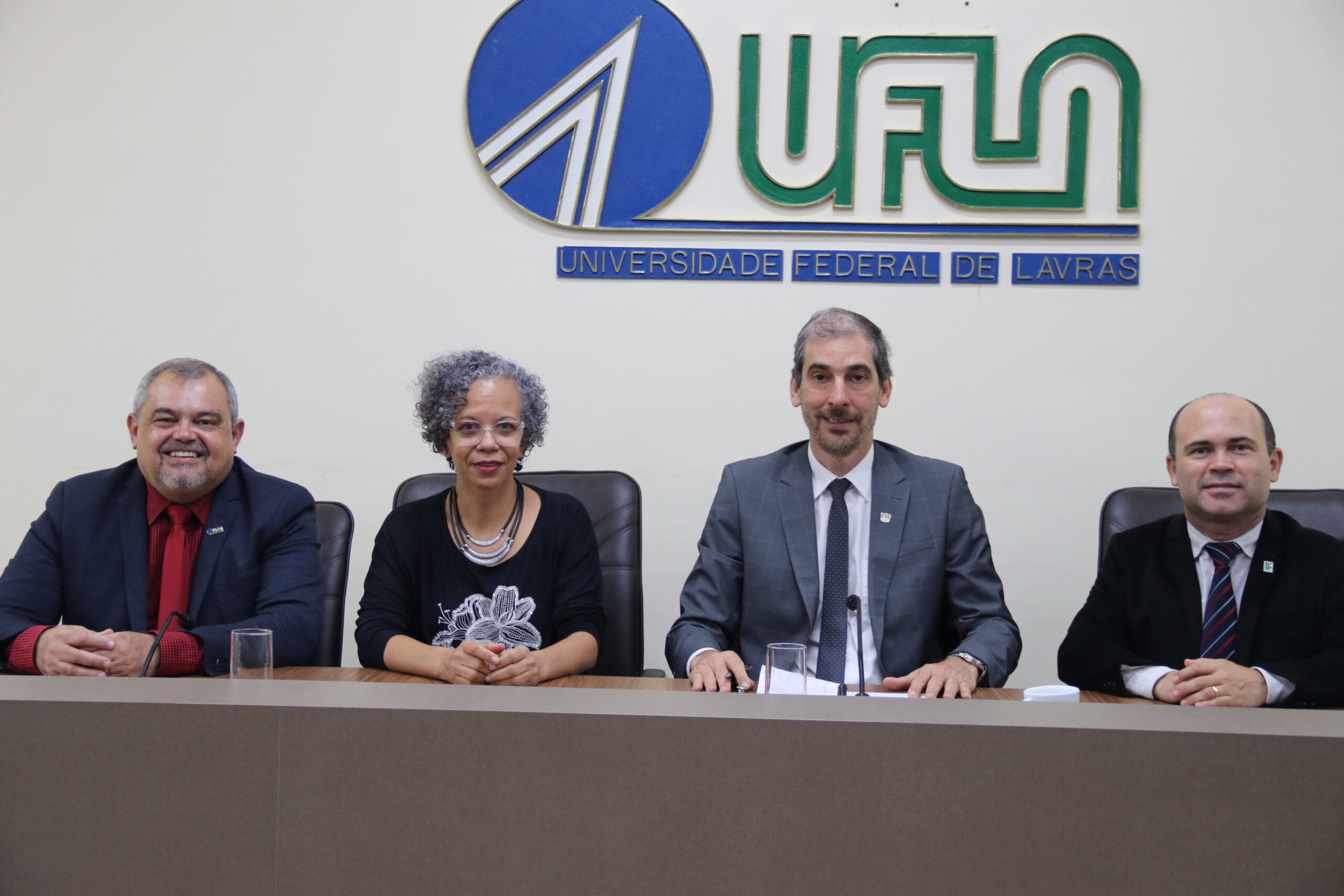 Reitor da UFV é eleito presidente do Fórum das Instituições Públicas de Ensino Superior de Minas