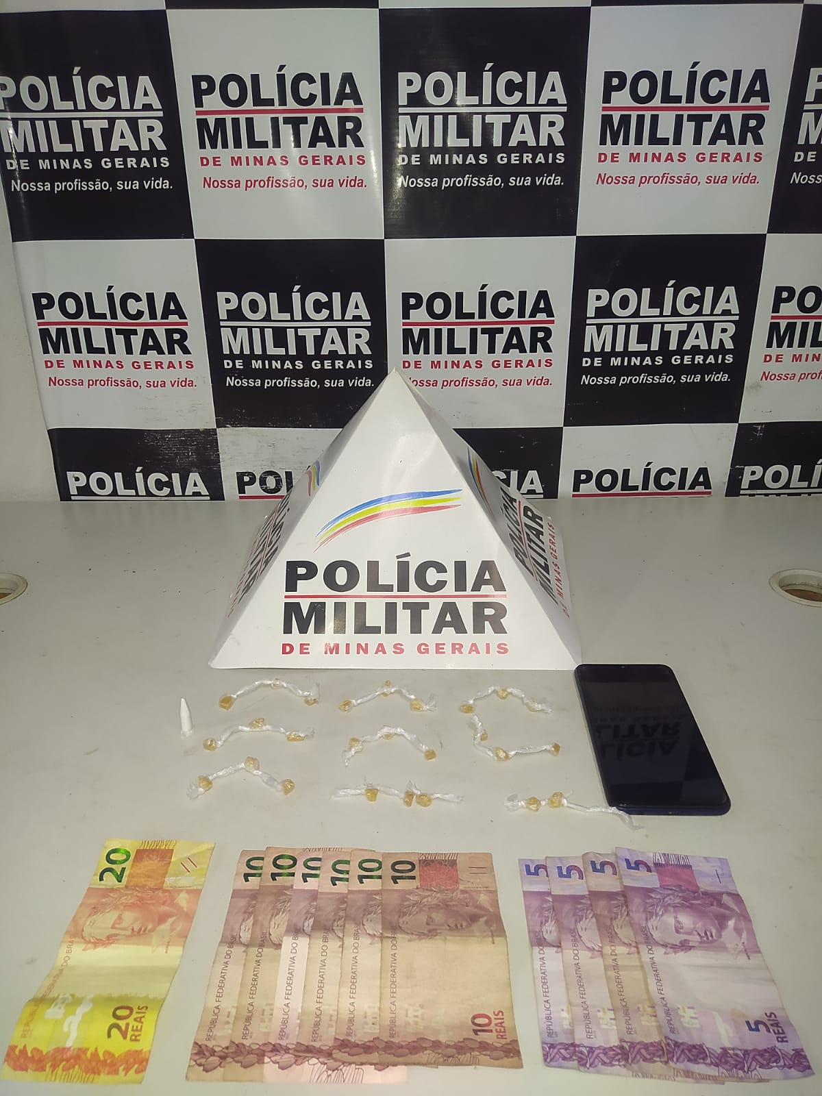 Polícia Militar apreende drogas e prende suspeito em Ponte Nova