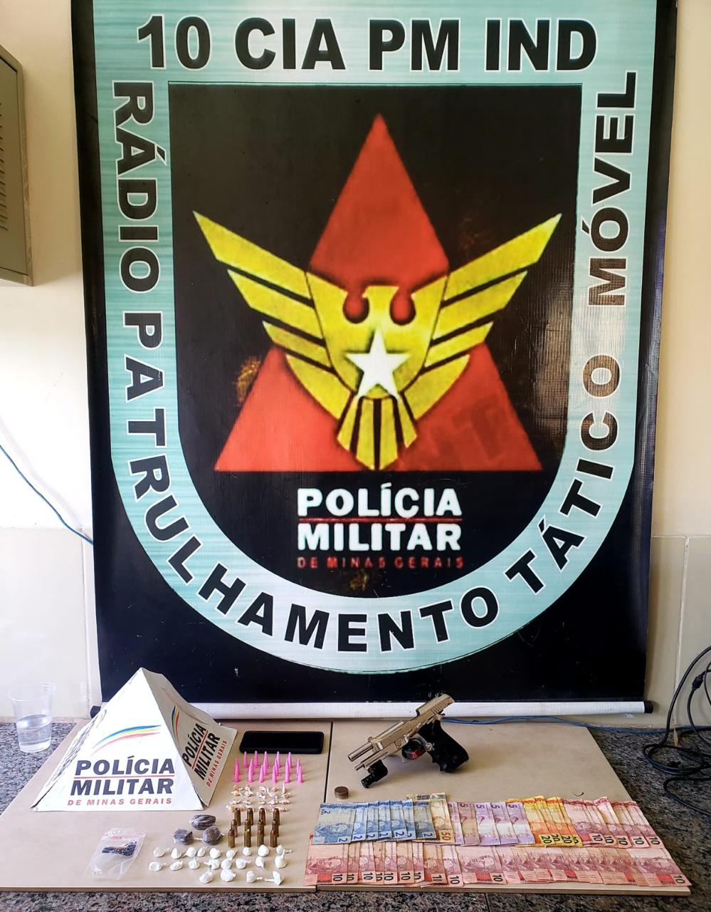 Apreensão de drogas e arma de fogo em Viçosa: suspeito preso em flagrante