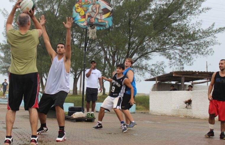 Projeto oferece treinamentos e práticas recreativas de basquetebol