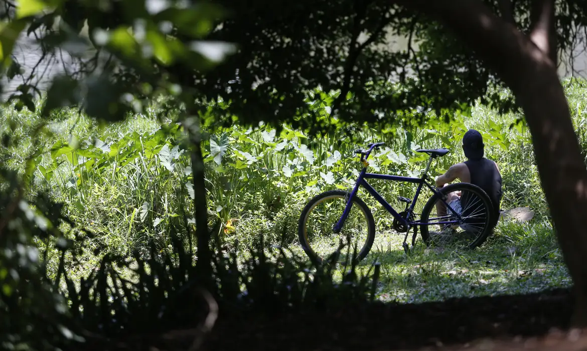 Outono chega com temperaturas acima da média em todo o pais