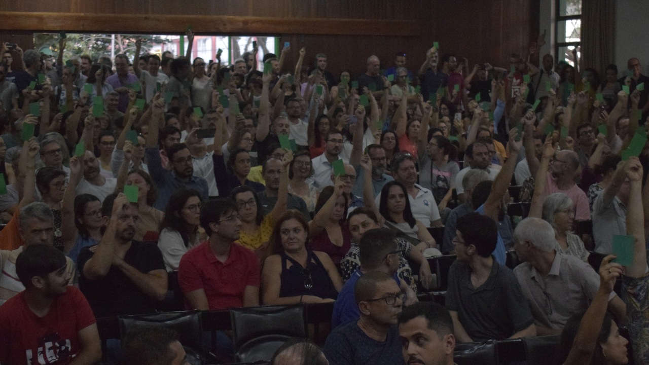 Assembleia da ASPUV aprova greve dos professores da UFV