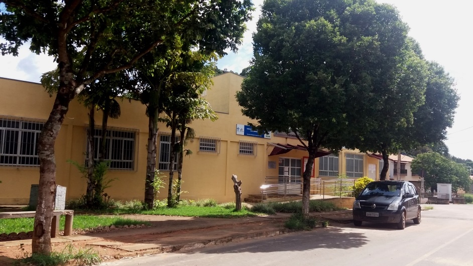 Carro com 5 pessoas capota na zona rural de Cachoeirinha, em Viçosa