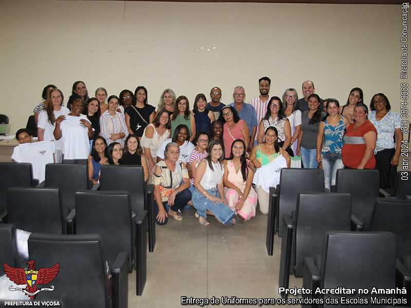 Prefeitura realiza entrega de uniformes a cantineiras do município
