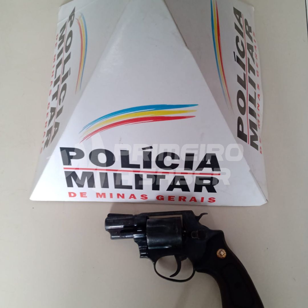 Homem é detido em Teixeiras após a polícia encontrar revólver