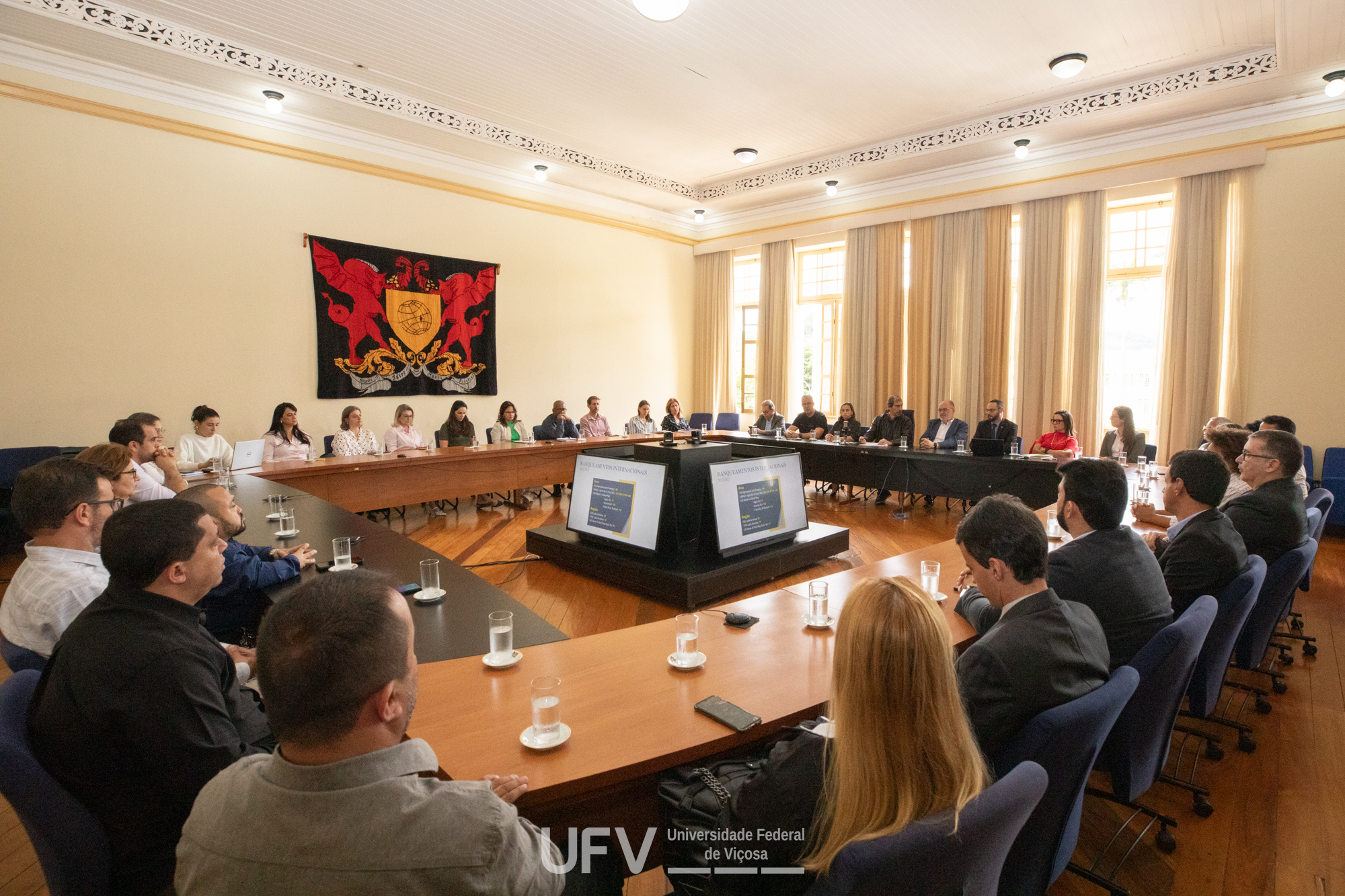 Primeira reunião para implementação do Hospital Escola aconteceu ontem, na UFV