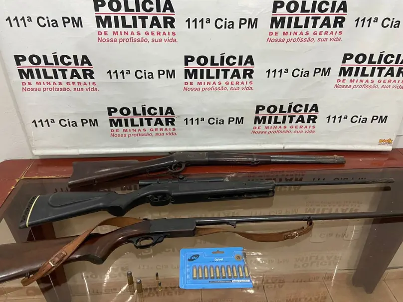 Polícia Militar apreende armas durante apoio ao SAMU em Visconde do Rio Branco