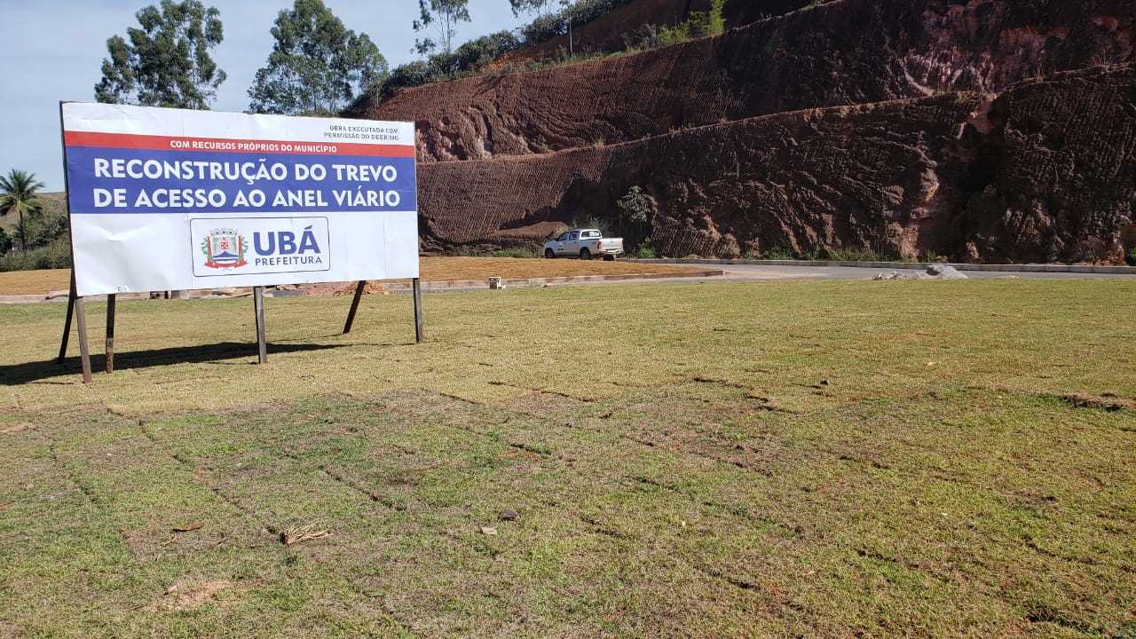 Acidente entre motocicleta e caminhão deixa ferido em Ubá