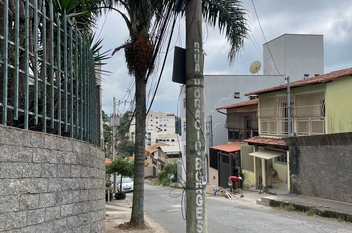 Fios soltos pela cidade seguem assolando a cidade
