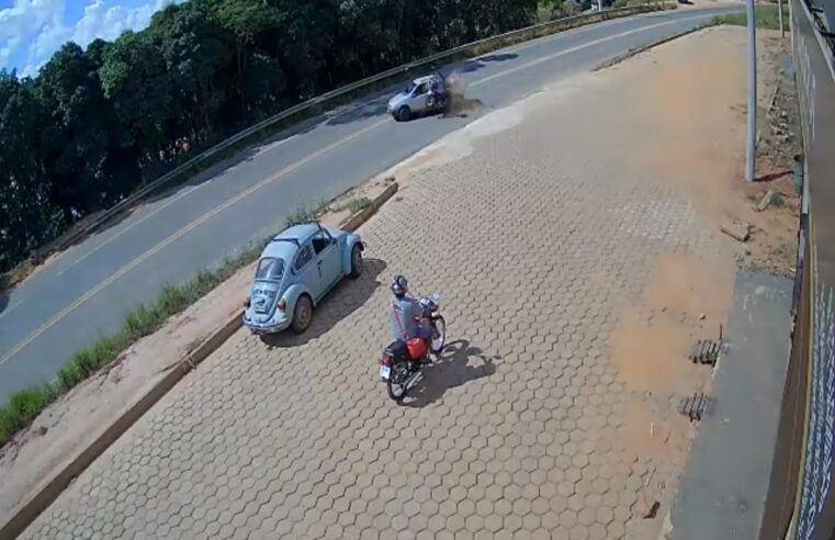 Grave acidente deixa motociclista ferida na BR-120, em Teixeiras