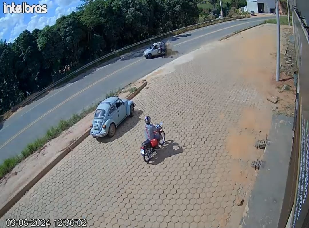 Grave acidente deixa motociclista ferida na BR-120, em Teixeiras