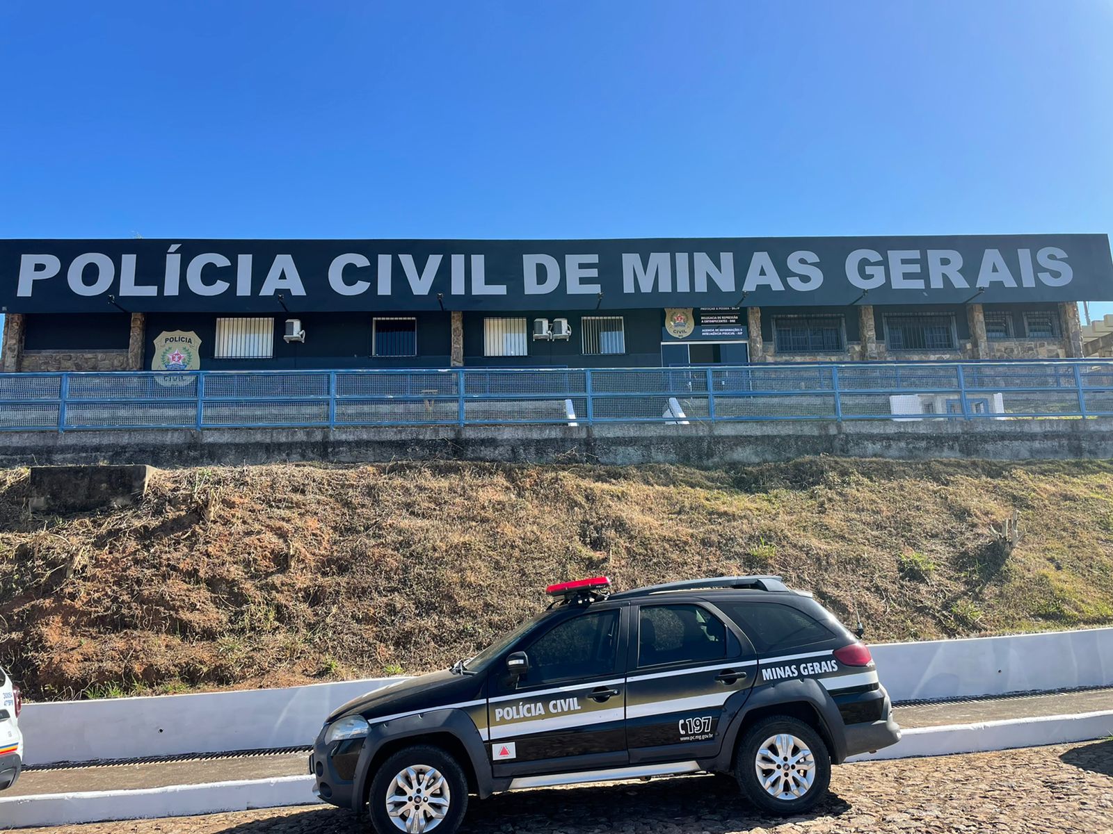 Homem é assassinado pelo companheiro da ex-namorada ao sair de festa em Divino-MG