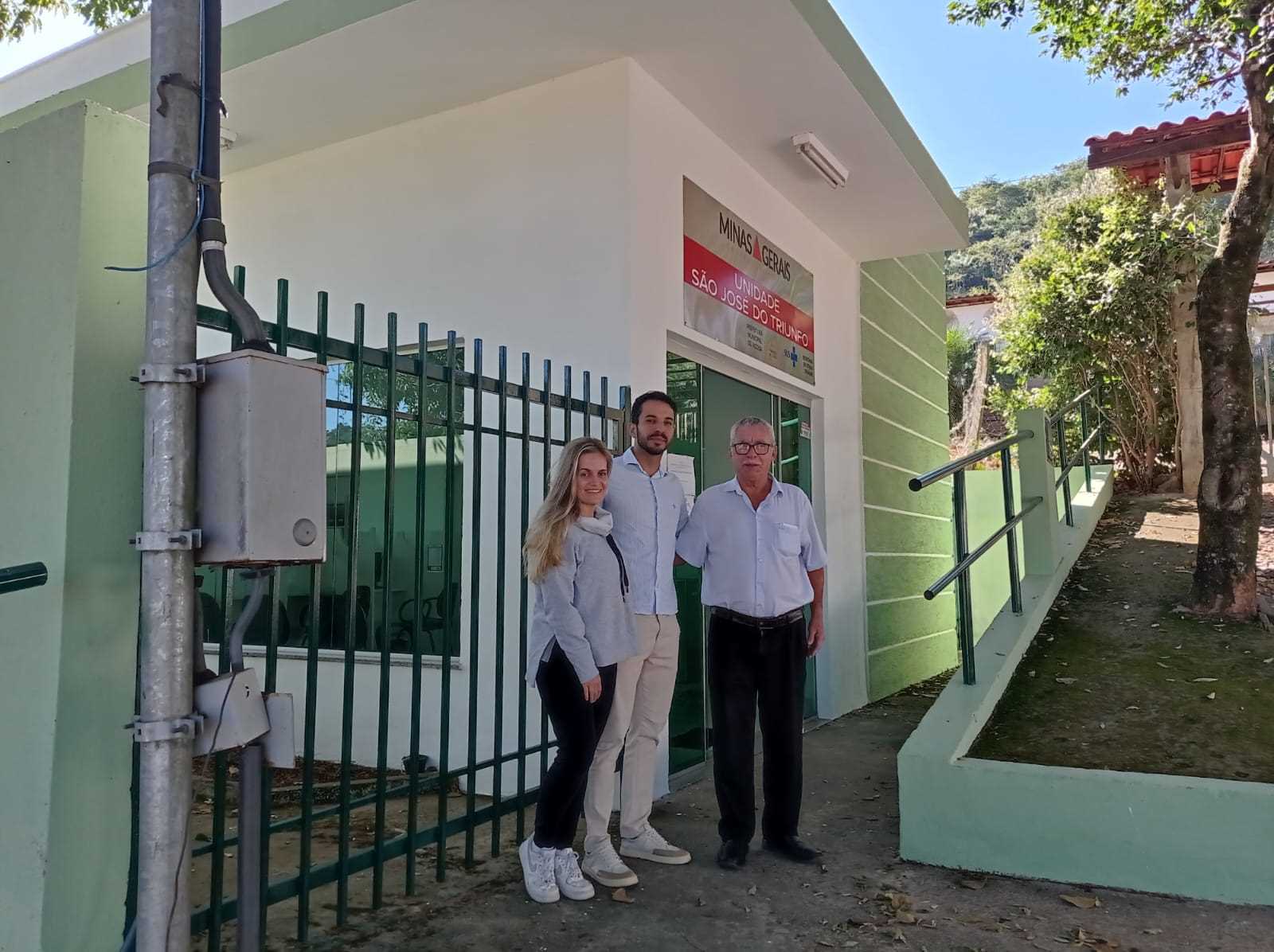 Prefeito de Viçosa visita farmácias populares pela cidade