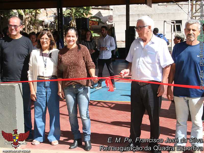 Prefeitura inaugura reforma de quadra em escola do bairro Nova Viçosa