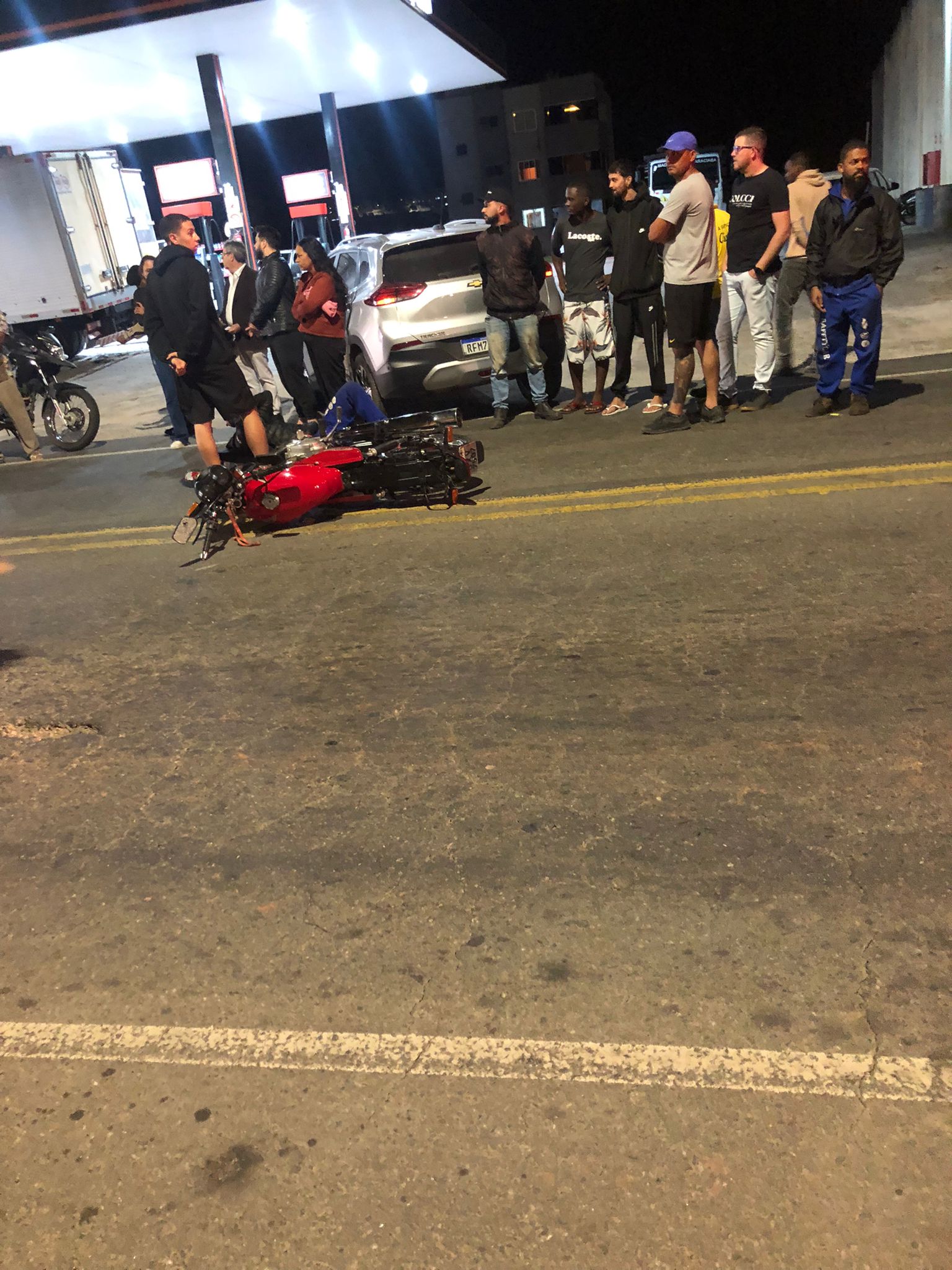 Acidente no Trevo do Silvestre deixa motociclista ferido