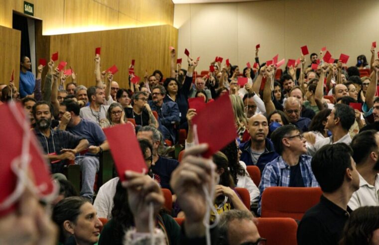 Professores da UFMG encerram greve; aulas retornam na segunda (10)