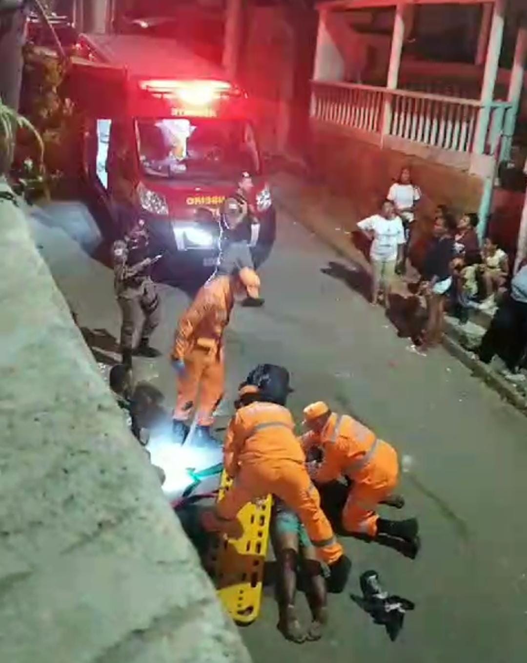 Homem é esfaqueado em briga de rua, em Ponte Nova