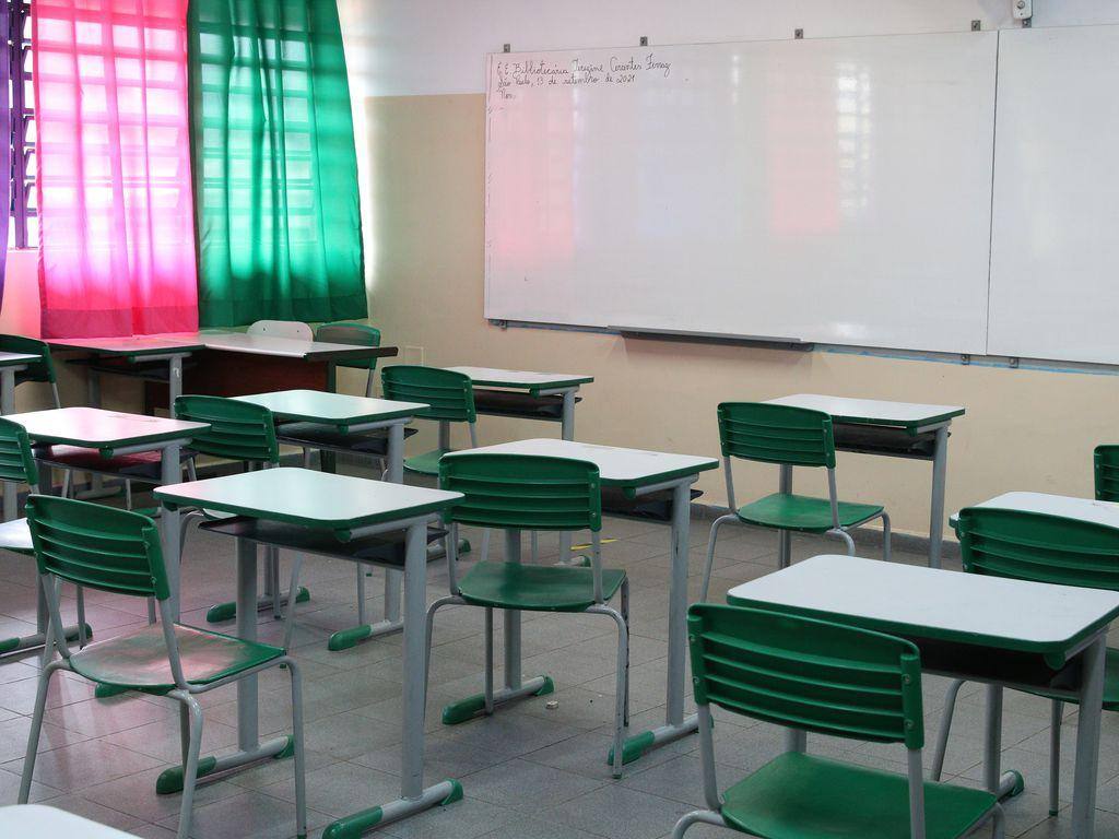 Governo de MG convoca mais de 2 mil profissionais da educação em concurso