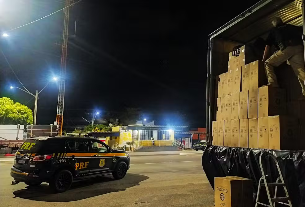 Carga irregular com 7 milhões de cigarros é apreendida em Muriaé