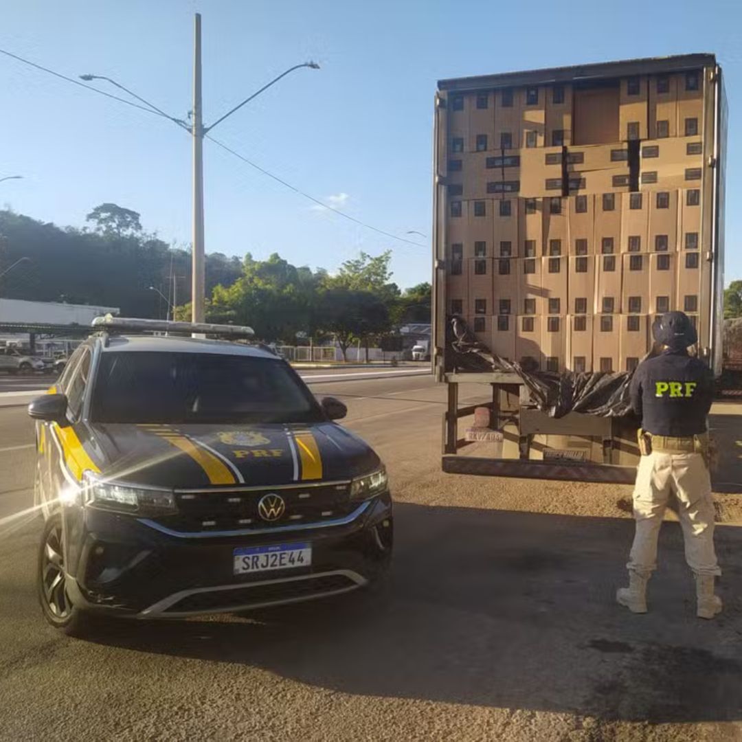 Carga irregular com mais de 12 milhões de cigarro é apreendida em Muriaé