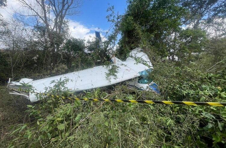 Aeronave realiza pouso forçado às margens da BR-356, em Muriaé