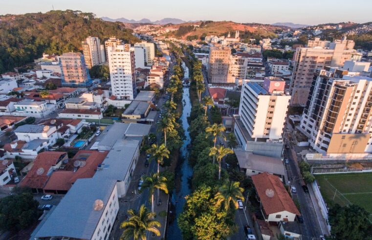 Homem realiza assalto simulando mão armada no Centro de Ubá