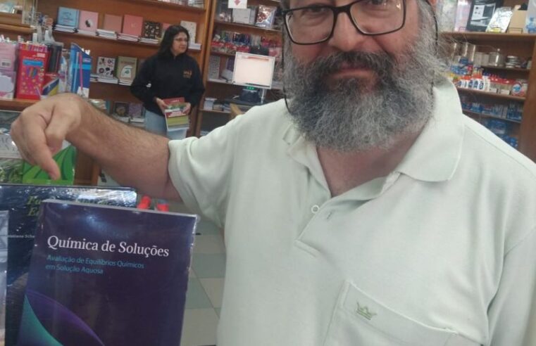 Livro de professor da UFV é semifinalista do Prêmio Jabuti Acadêmico