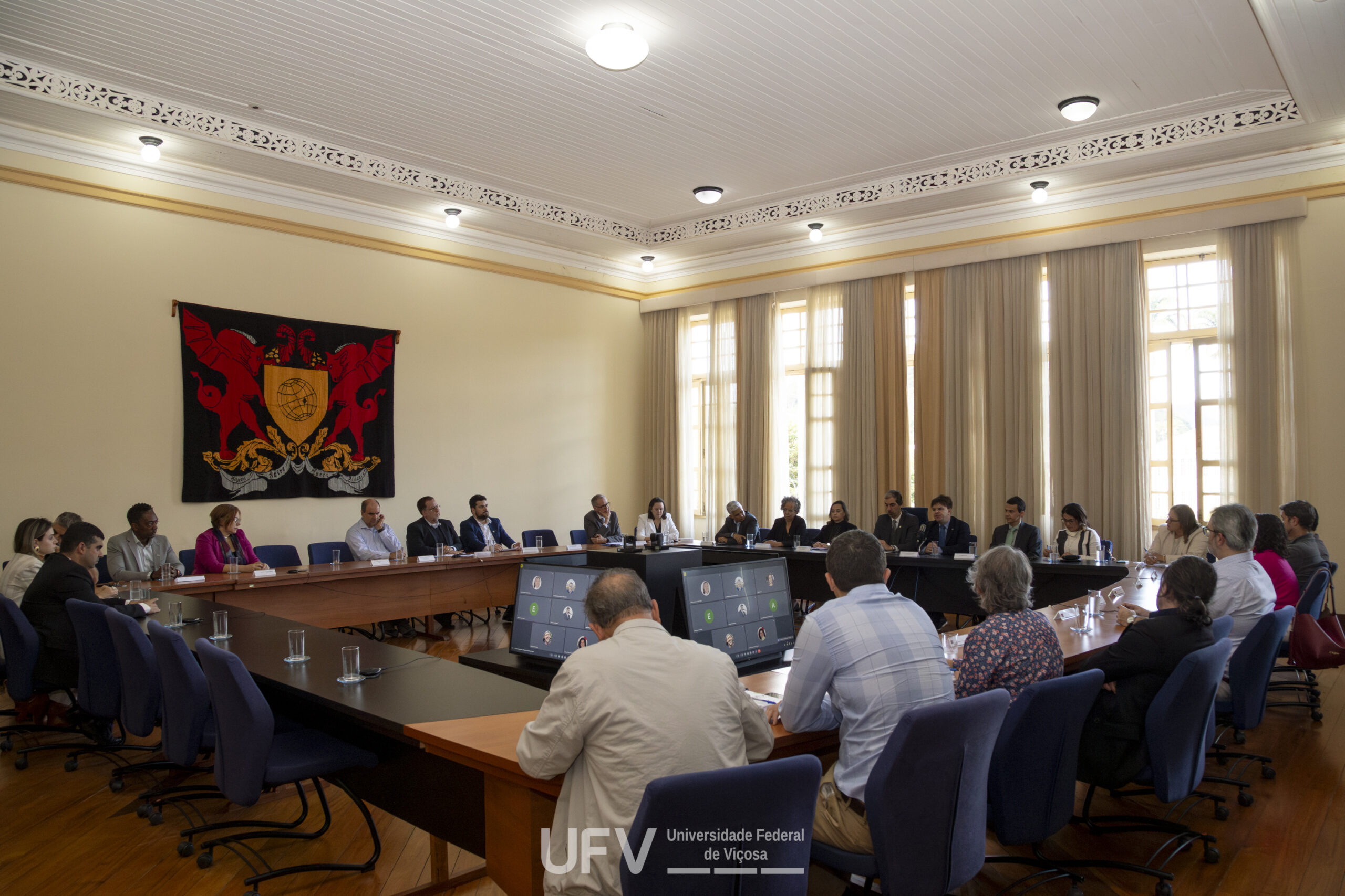 UFV e outras universidades mineiras se reúnem para lançar edital de apoio à extensão