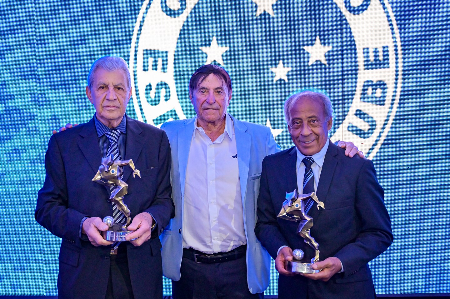 Cruzeiro homenageia Dirceu Lopes e Piazza com o troféu Raposão de Ouro